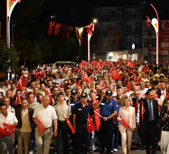 Demirci'de 5 gün sürecek festival başladı, kortej coşkusu sokaklara taştı