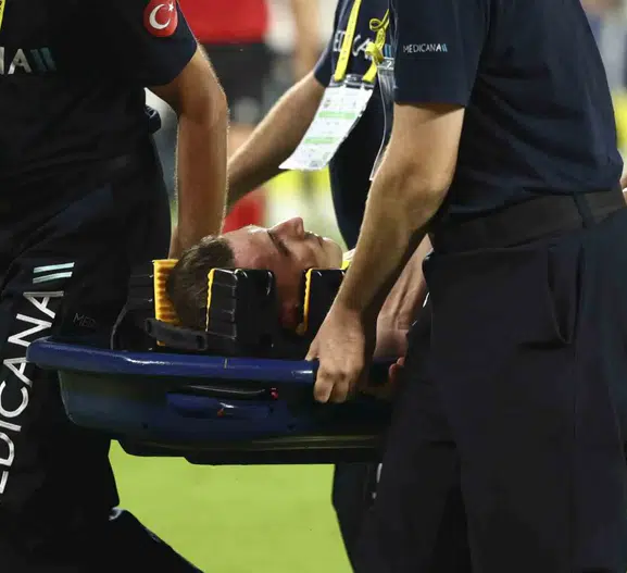 Kerem Aktürkoğlu maç sırasında hastaneye kaldırıldı