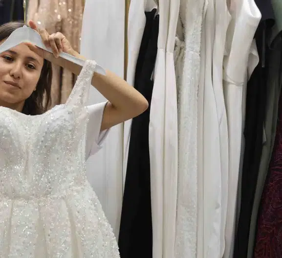 Kırşehir’de evlilik hazırlığı yapanlar gelinliği satın almak yerine kiralıyor