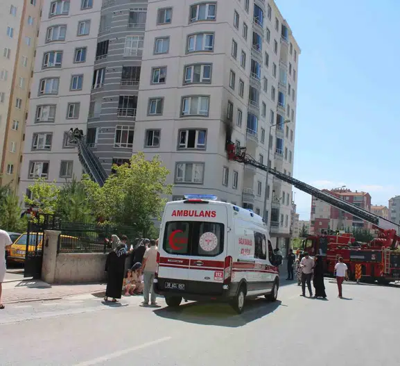 Kayseri'de apartman dairesinde yangın paniği