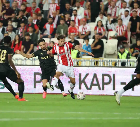 Sivasspor ve Manisa FK gol düellosunda puanları paylaştı