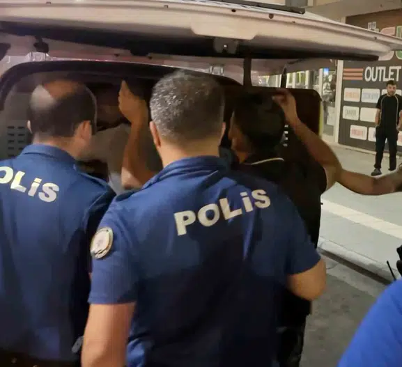 Aksaray'da aile kavgası polisi karıştırdı, gözaltı anları kamerada