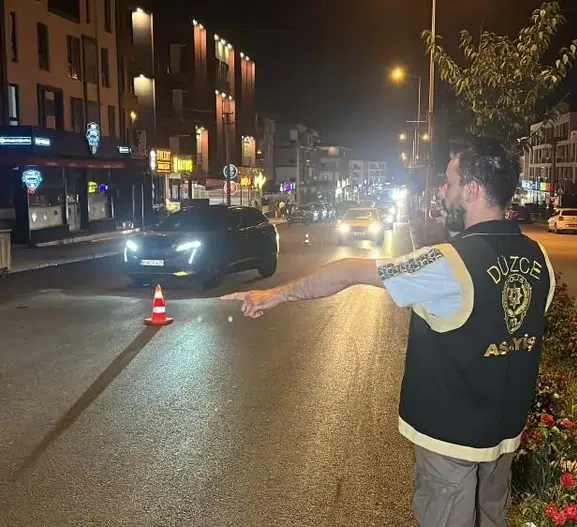 Düzce sokaklarında yoğun denetim devriyesi