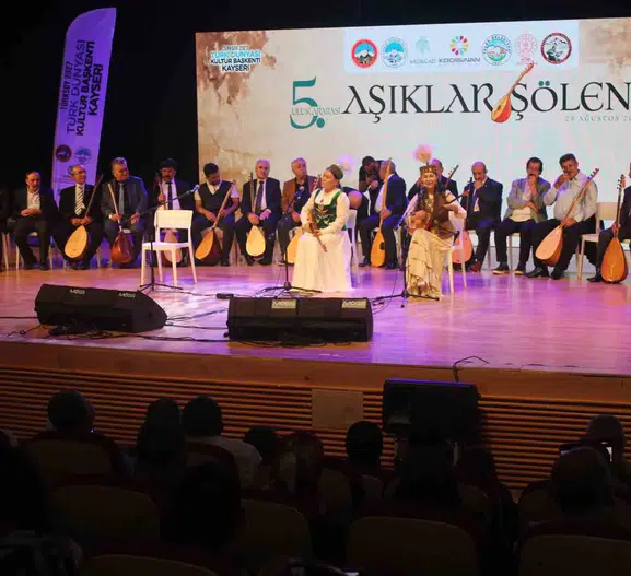 Erciyes’in eteklerinde ozanların destansı buluşması Türk dünyası tek yürek oldu