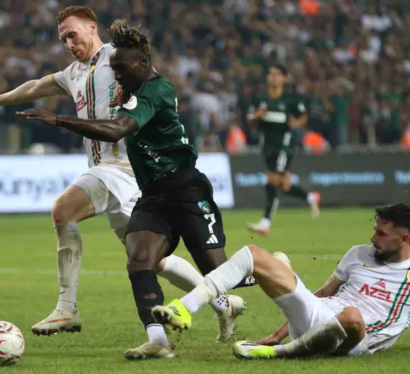 Kocaelispor evinde Amed'i 2-0 geçti, Selçuk İnan ilk galibiyetini aldı