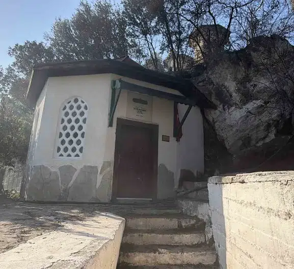 Kazdağları’ndaki yangın türbeye ramak kala durduruldu