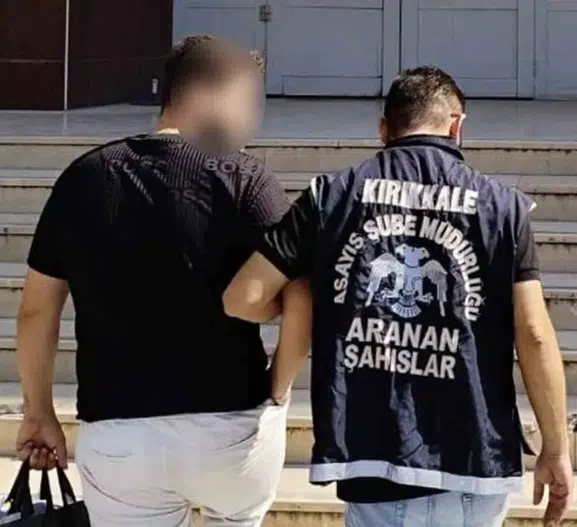 Polis iki firariyi kapı kapı arayıp buldu, cezaevine teslim etti