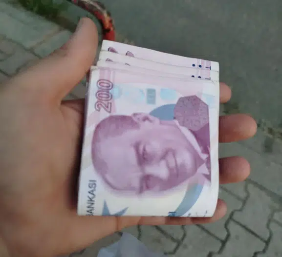 Fatsalı iki çocuktan örnek davranış
