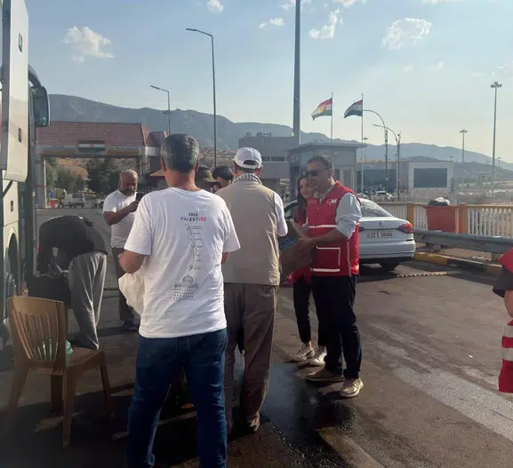 Sınırda mahsur kalan Filistin konvoyuna Kızılay’dan destek