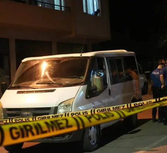 Araçlar birbirine girdi, kavga büyüdü 5 yaralı