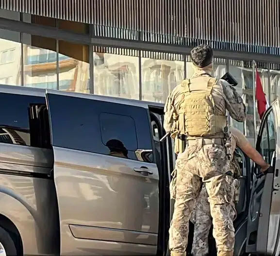 Gebze’de film gibi operasyon Aranan şüpheli merdivenlerden düşerek yakalandı