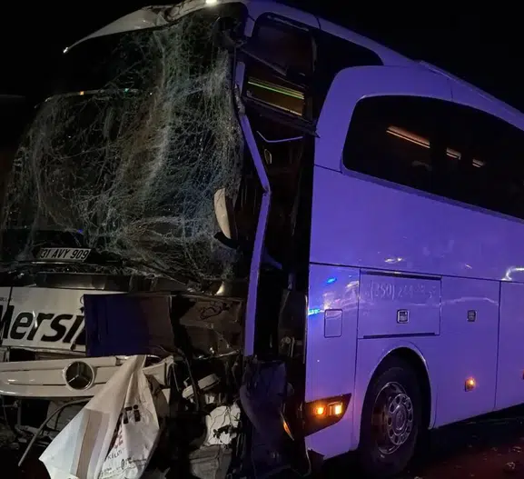 Malazgirt dönüşü Siverek'te zincirleme kaza 13 yaralı