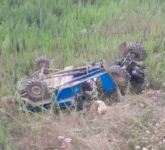 Patpat sürücüsü bahçeden dönerken devrildi, 1 yaralı