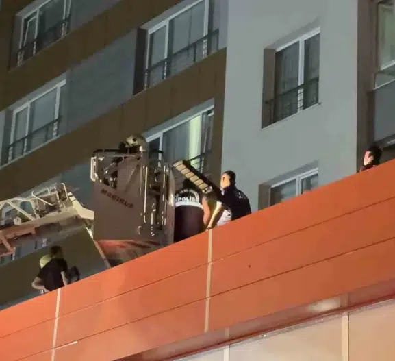 Kayseri'de korkunç yangın 13. kattan düşen ev sahibi hayatını kaybetti