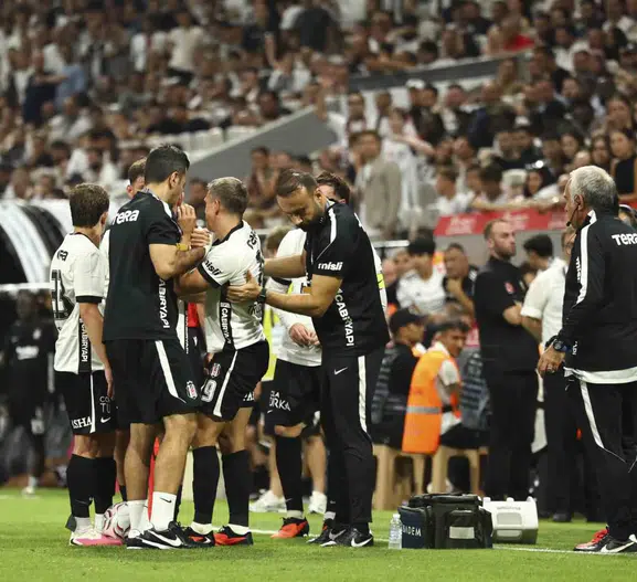 Beşiktaş’ın yeni yıldızı Trossard’dan kötü haber geldi