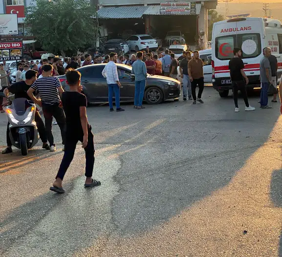 Hatay'da motosiklet kazası kamerada