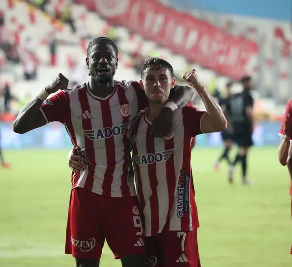 Antalya Stadyumu'nda karanlık başlangıç: Antalyaspor sahadan üç golle çıktı