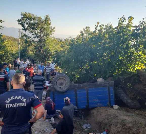 Sakarya'da fındık hasadı yolunda korkunç kaza: 18 işçi yaralandı