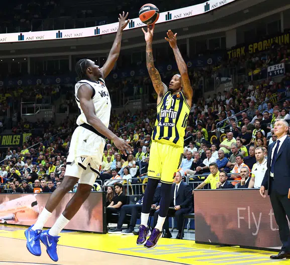 Ülker Arena'da sezon açılışı: Fenerbahçe Tarfin İtalyan rakibini devirdi