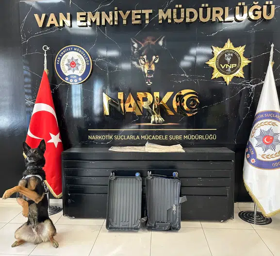 Van Havalimanı'nda narkotik operasyonu: Valizinden çıkanlar şoke etti