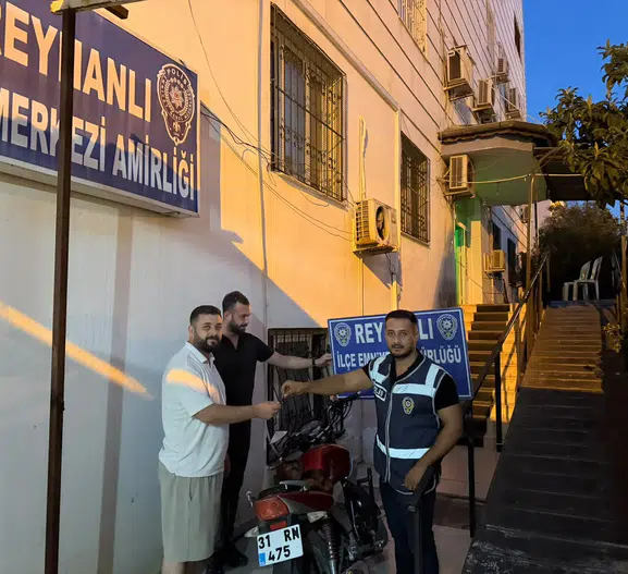 Reyhanlı'da apartman girişindeki hırsızlık kameraya yakalandı