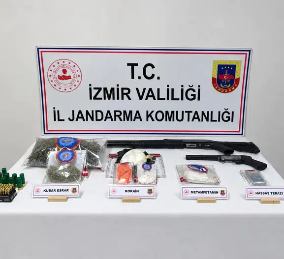 Bayındır'da zehir tacirlerine jandarma darbesi: 8 kişi kıskıvrak yakalandı