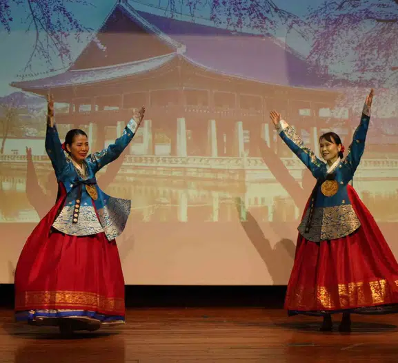 Kastamonu'da Uzak Doğu Esintisi: Hanbok Defilesiyle Kültürel Köprü Kuruldu