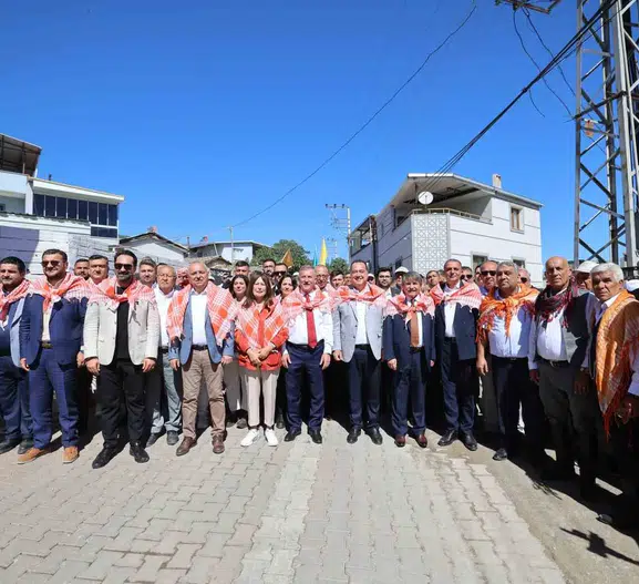 Sancaklıiğdecik'te Yörük Rüzgarı: Bağ Bozumu Coşkusu Siyaset ve Halkı Buluşturdu