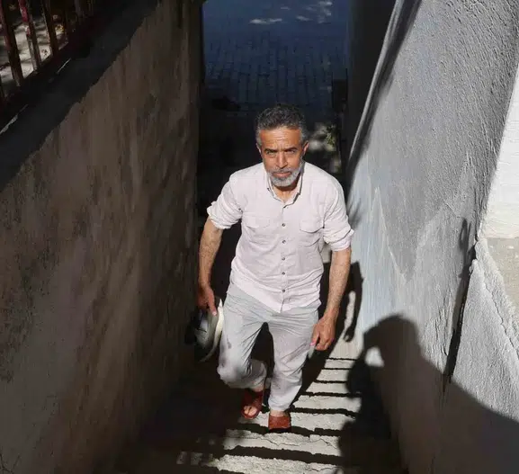 İki yıl süren umutsuz bekleyiş evladının fedakarlığıyla son buldu: Camiye dönüş hikayesi