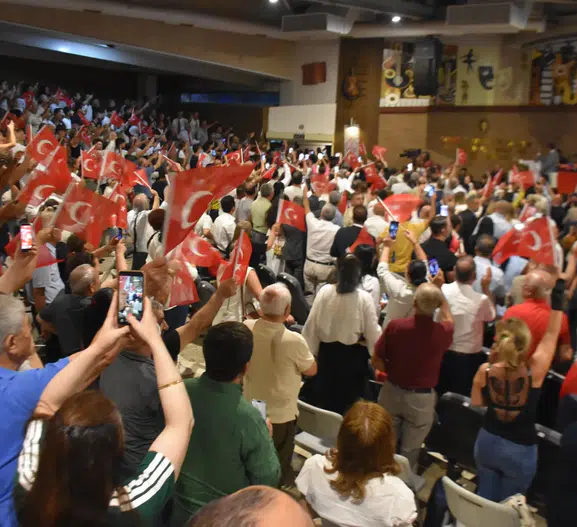 İzmir'de vicdanların sesi yükseldi: Kılıçdaroğlu mağdur ailelerle bir araya geldi