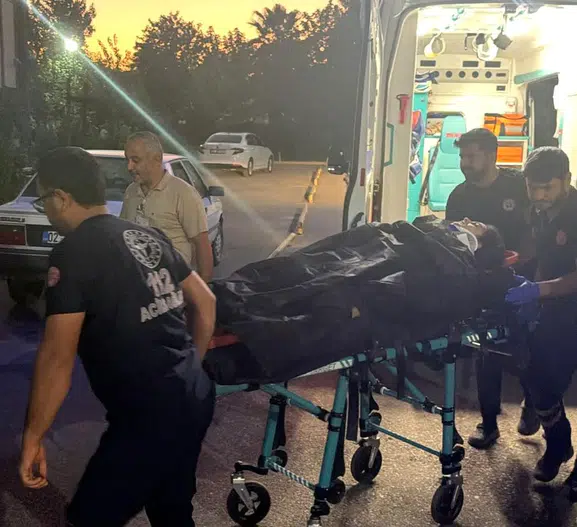 Kahta'da akşam saatlerinde dehşet: Kaldırıma dalan otomobil üç çocuğu yaraladı