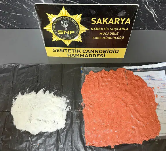 Sakarya'da zehir tacirlerine büyük darbe: Tonlarca bonzaiye dönüşebilecek hammadde yakalandı