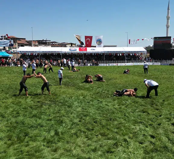 Kula Er Meydanı’nda Altın Kemerin Yeni Sahibi Belli Oldu