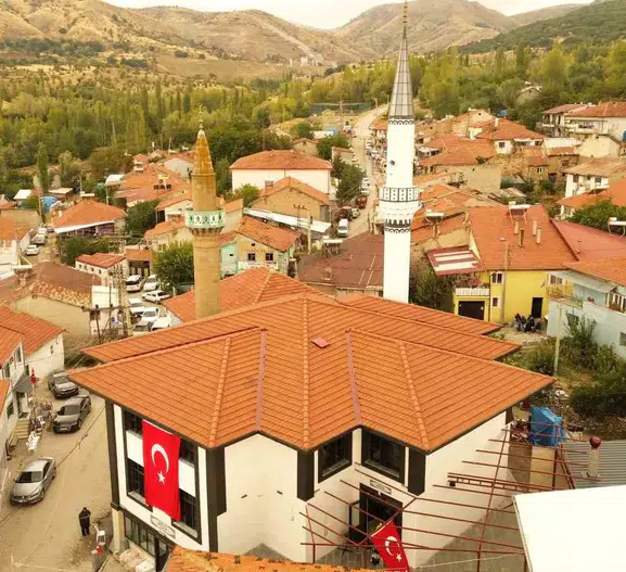 Şuhut’ta büyük dayanışma: Başören Köyü yeni camisine kavuştu