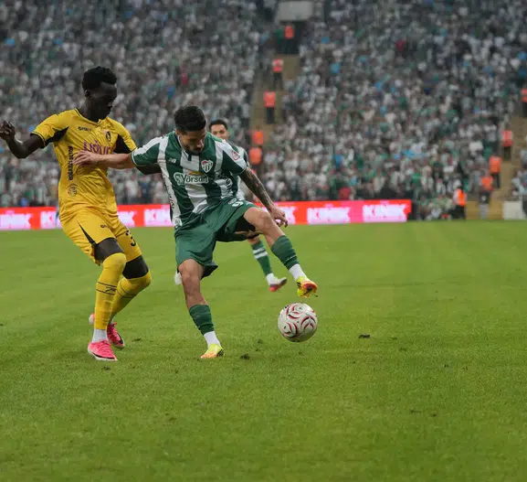 Bursa Atatürk Stadyumu'nda Gol Şöleni: İstanbulspor'a Geçit Yok