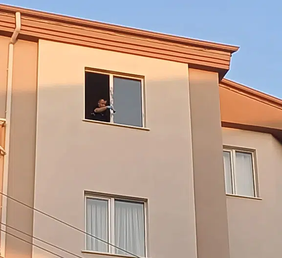 Aksaray'da yürek yakan veda: Genç kızın pencereden düşüşü ölümle sonuçlandı