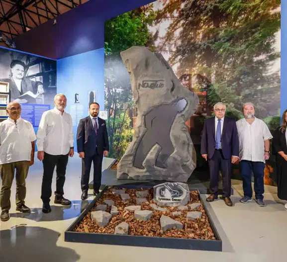 Rus Büyükelçi'den İzmir'de Nâzım Hikmet'e vefa ziyareti: Moskova'daki odası ayağına geldi