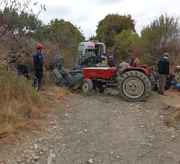 Demirci'de tarla yolunda can pazarı: Traktör kazası iki can aldı