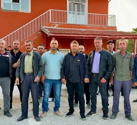 Kemerkaya köyünde servis krizi: Veliler çocuklarının geleceği için meydanlara indi