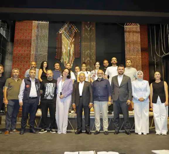 Kayseri Devlet Tiyatrosu'nda perde açılmadan önce son kontroller yapıldı