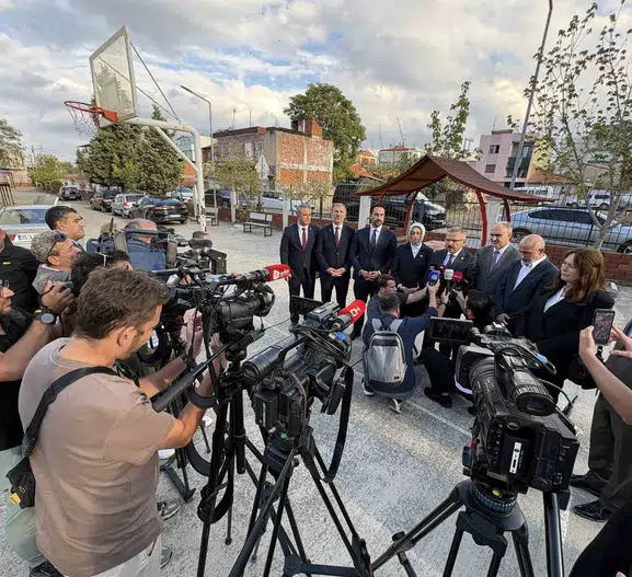 Gençleri Hedef Alan Dijital Tehlike: Ebeveynlere Hitler ve Gamalı Haç Uyarısı