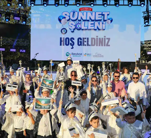 Küçüksu Çayırı'nda unutulmaz buluşma: Sefo ve Demet Akalın sahneyi salladı