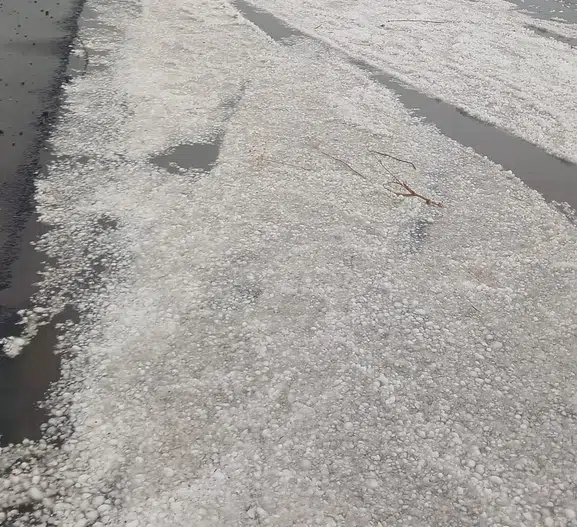 Ardahan'da mevsim şaşırtan manzara: Yollar bir anda kışa döndü
