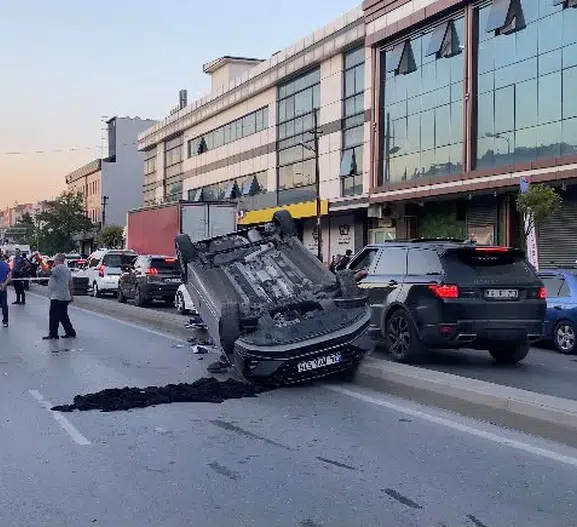 Güngören'de korku dolu anlar: Kontrolden çıkan otomobil takla atarak durabildi