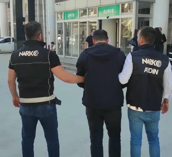 Kuşadası'nda narkotik baskını: Satışa hazır paketler ele geçirildi