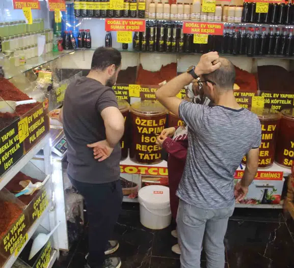 Urfa mutfağının vazgeçilmezi isotta fiyat şoku: Evde yapım devri kapandı mı?