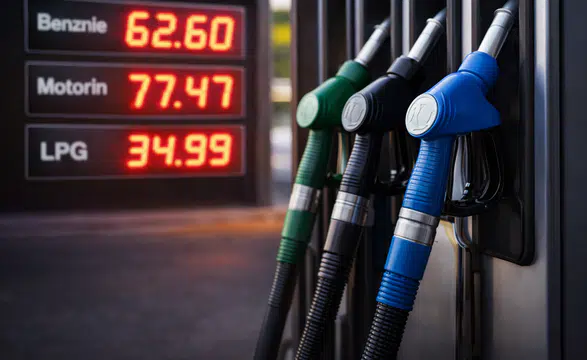 Akaryakıta beklenen zam iptal edildi