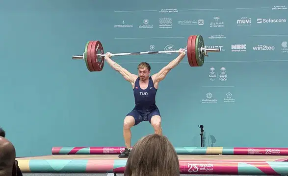 Halterde altın gurur: Yusuf Fehmi Genç Avrupa'nın zirvesine çıktı