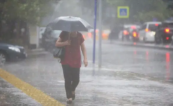 Meteoroloji’den kritik uyarı: Şemsiyeleri hazırlayın, bahar yağmurları geri dönüyor