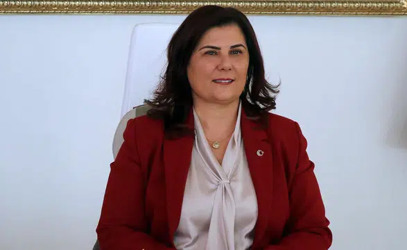 Topuklu Efe'nin AKP sınavı hüsranla bitti: Rozet değiştirdi ama sandıkta aradığını bulamadı